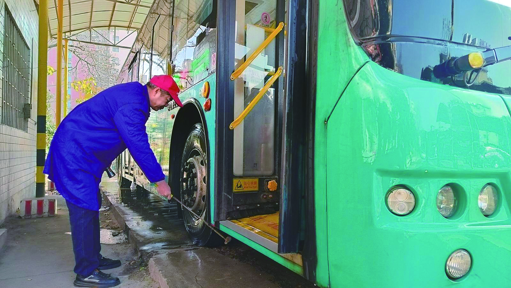 春運首日，我司各汽車站以熱情服務(wù)—— 讓乘客臉上多一份笑容